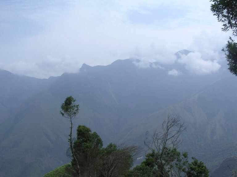 Clouds rolling over the valley at Top Station